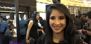 Sejak menjadi orang kantoran, Novita Angie mengaku berat badannya sedikit bertambah.