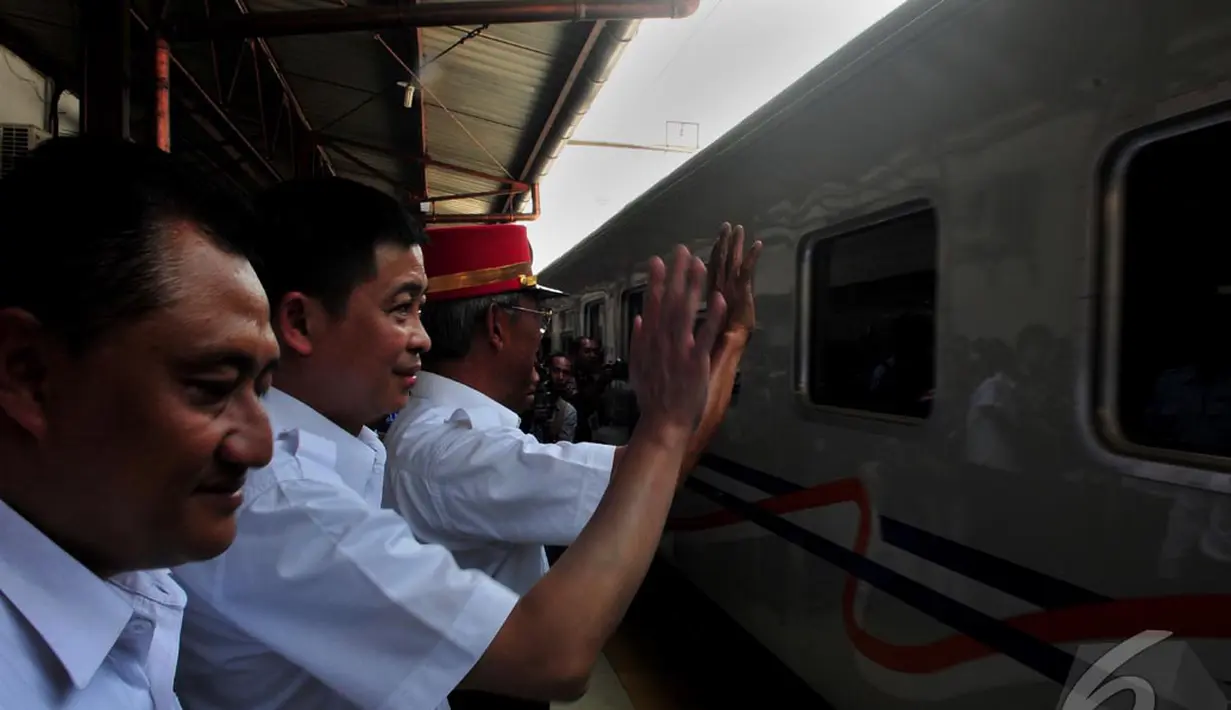 Peluncuran KA di Stasiun Pasar Senen ini untuk menjawab permintaan masyarakat yang cukup tinggi, Jakarta, (18/10/14). (Liputan6.com/Johan Tallo) 