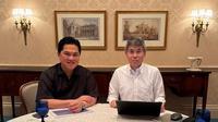 Ketua Umum PSSI Erick Thohir (kiri) saat bertemu dengan Wakil Ketua Komite Wasit PSSI Yoshimi Ogawa di Jepang guna membahas rencana-rencana perombakan sekaligus peningkatan kualitas perwasitan di Indonesia. (Dok. Instagram Erick Thohir)