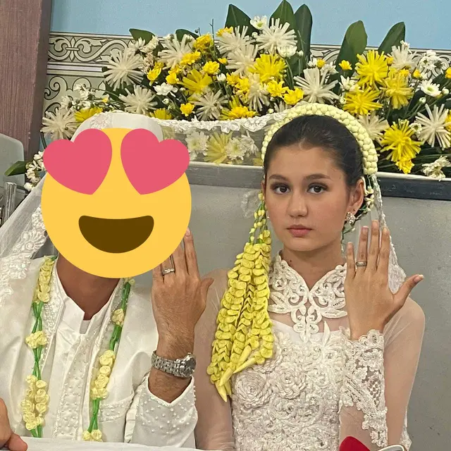 Zoe Abbas Jackson menikah muda?