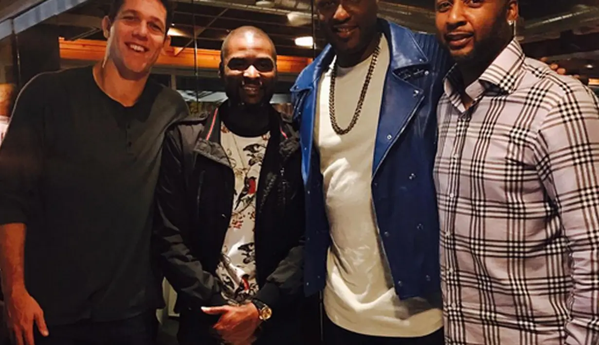 Tersiar kabar saat menjalani proses rehabilitasi Lamar sempat merusak peralatan elektronik yang ada di tempat rehabilitasi tersebut. Ia berteriak meminta istrinya, Khloe Kardashian untuk kembali padanya. (Instagram/Lamarodom)