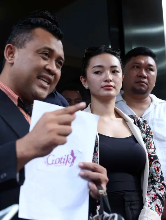 Kasus Zaskia Gotik yang dituding menghina lambang negara Indonesia kian berlanjut. (Nurwahyunan/Bintang.com)