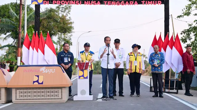 Presiden Joko Widodo atau Jokowi meresmikan pembangunan dan perbaikan 27 ruas jalan sepanjang 217 kilometer di Provinsi Nusa Tenggara Timur (NTT), Selasa (1/10/2024)