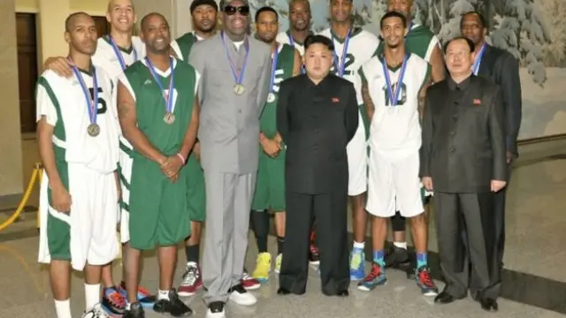 Kim Jong-un bersama para pemain basket