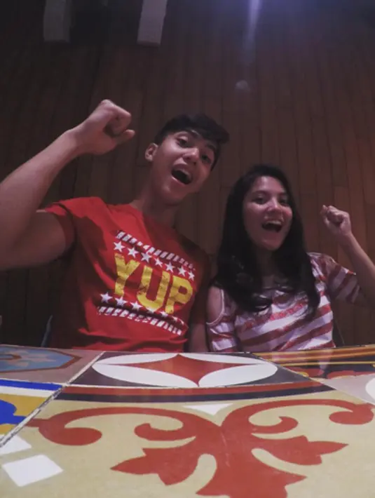 El dan Marsha pun kerap mengunggah foto kemesraan mereka di akun jejaring sosial instagram.  (via instagram@elelrumi/Bintang.com)