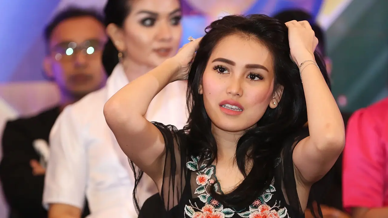 [Bintang] Ayu Ting Ting