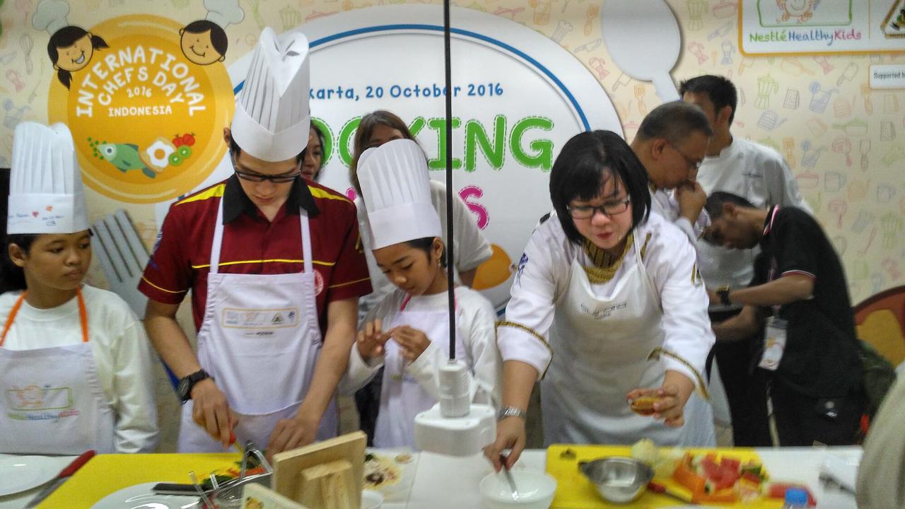 Memasak bersama anak 