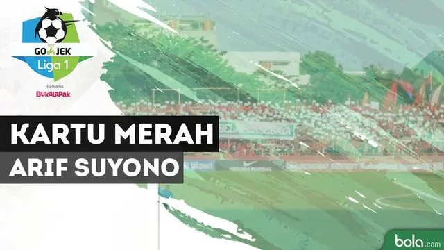 Arif Suyono mendapatkan kartu merah saat Mitra Kukar hadapi Persebaya Surabaya.