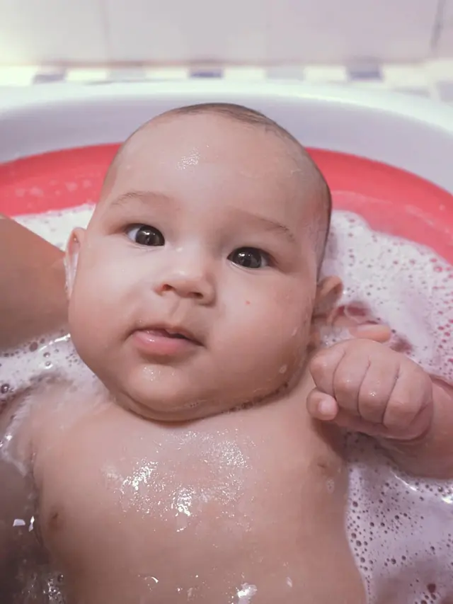 6 Potret Gemas Anak Kedua Dahlia Poland dan Fandy Christian, Lucu Banget