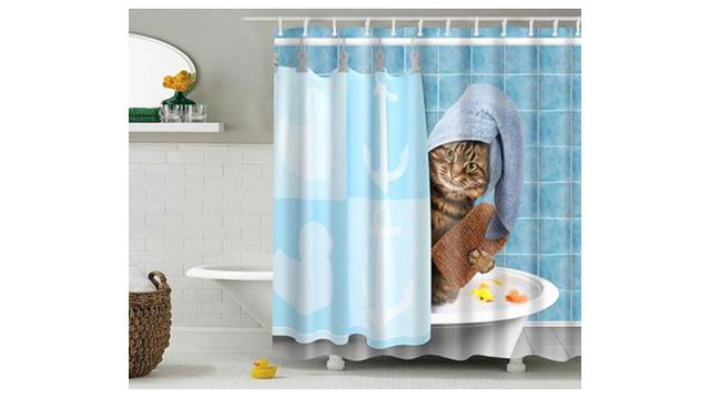 6 Tirai Kamar Mandi Ini Punya Gambar Nyeleneh, Kocak Abis