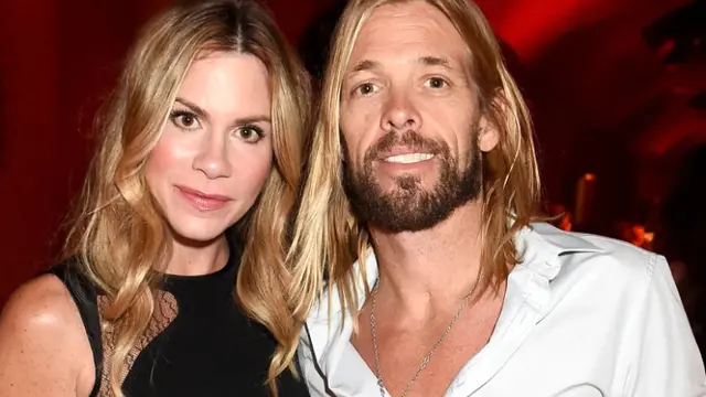 6 Potret Kenangan Taylor Hawkins ‘Foo Fighters’ dan Keluarga, Penuh Kehangatan