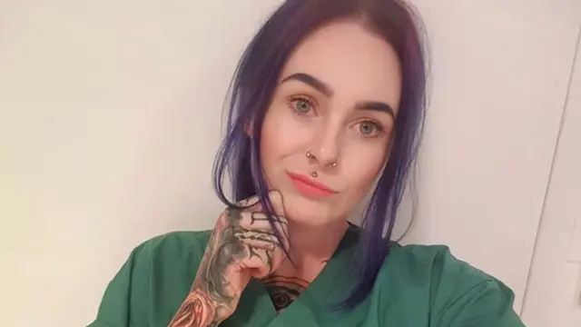 Sarah Gray, seorang dokter dengan tato terbanyak.