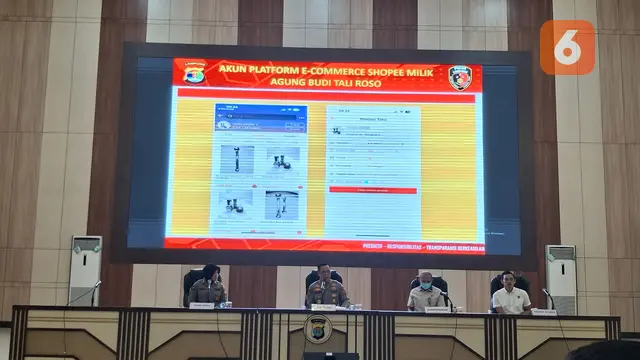 Modus penjualan amunisi yang dilakukan tersangka menggunakan platform digital. Foto : (Liputan6.com/Ardi).