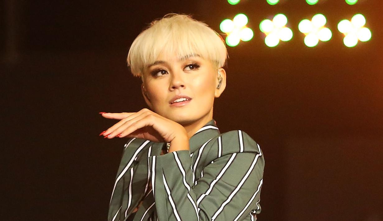 8 Artis Indonesia yang Gemar Mewarnai Rambutnya - News ...