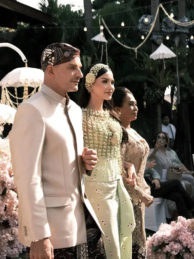 6 Pesona Keluarga Alyssa Daguise di Momen Sakral Jelang Pernikahan, Tampil Elegan