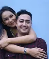 Mantan istri Deddy Corbuzier, Kalina Oktarani baru saja melepas masa jandanya. Pernikahan secara sederhana dan tidak banyak undangan digelar Jumat (26/5/2017). Pernikahan kedua Kalina juga dihadiri mantan suaminya. (Nurwahyunan/Bintang.com)