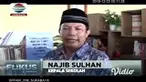 Dalam menyambut hari Ibu, para siswa SMP AL Azhar Kelapa Gading Surabaya menyerahkan Buku Antologi (City Tour) yang ditulis sendiri oleh murid kepada Ibu masing masing.