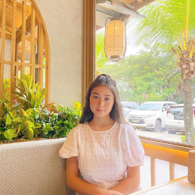 Baru Debut, Ini 6 Potret Anastasia Gabriella Putri Sendy Taroreh ‘Dari Jendela SMP’