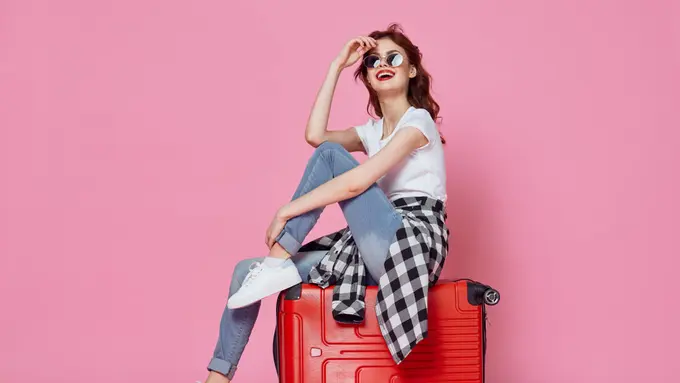 Inspirasi Airport Style yang Bikin Gaya Liburan Sekeren Selebriti Korea