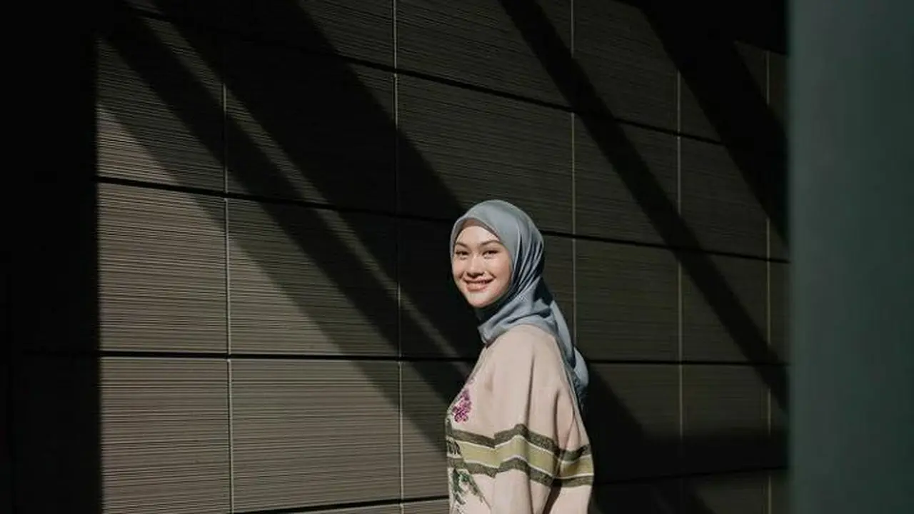 6 Inspirasi Hijab Outfit ala Indah Nada Puspita