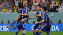 Jepang kini berhasil menempati posisi ke-20 peringkat FIFA, atau naik empat tingkat setelah tampil mengagumkan selama Piala Dunia 2022. Ritsu Doan dan kolega kini berhasil menjadi negara Asia dengan peringkat terbaik. Tim asuhan Hajime Moriyasu mengalahkan dua tim raksasa, Jerman dan Spanyol dan sukses melaju ke babak 16 besar. Sayangnya, langkah Samurai Biru harus terhenti di babak tersebut setelah dikalahkan Kroasia. (AFP/Ozan Kose)