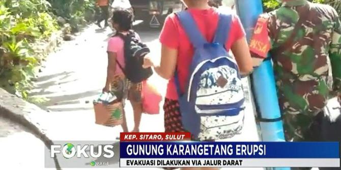 Warga yang Terisolasi Dekat Gunung Karangetang Dievakuasi