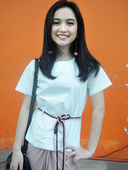 "Berawal temen-temen mantan penyanyi cilik itu kita ngumpul awalnya ngeluarin pendapat kita, tetapi lama-lama berfikir kenapa enggak bikin sesuatu," ucap Rachel Amanda di kawasan Kapten Tendean, Jakarta Selatan, Rabu (27/7). (Galih W. Satria/Bintang.com)