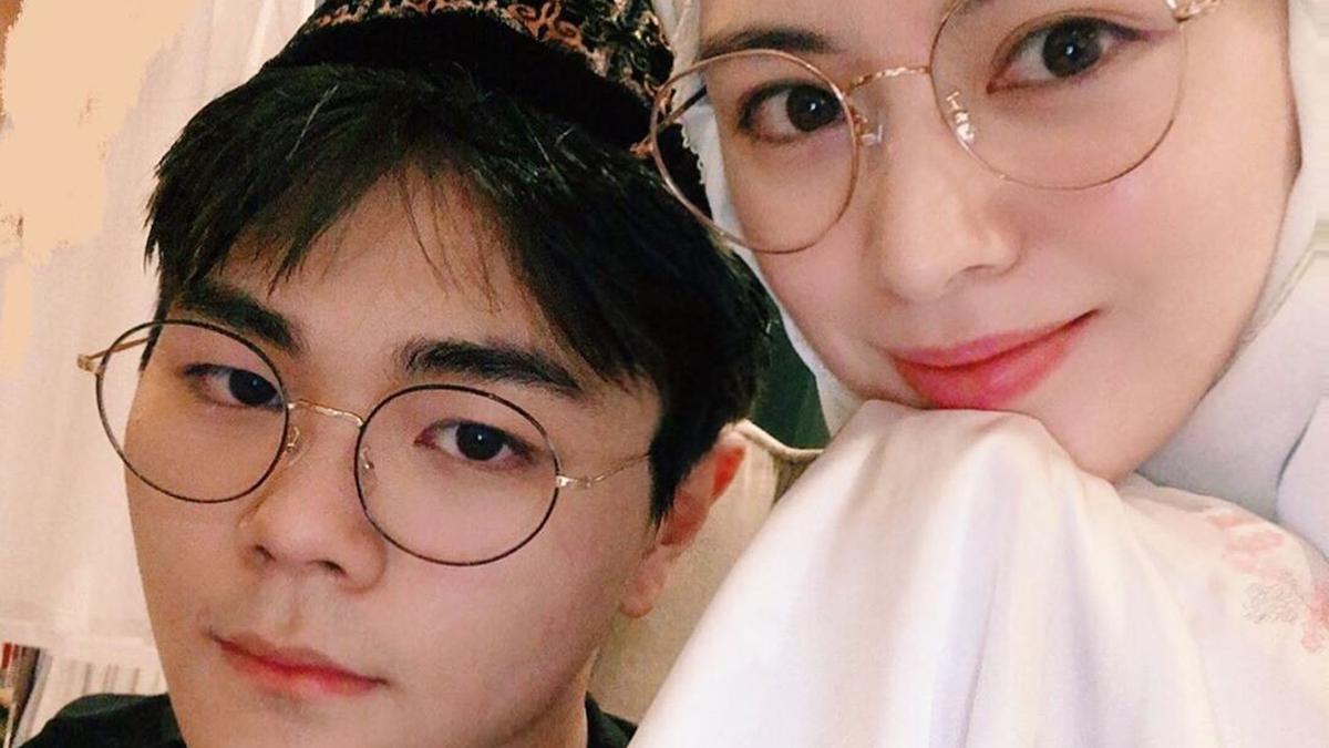 Adik Ayana Jihye Moon Dapat Hadiah Al Qur'an dari Imam Besar Masjid ...
