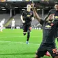 Pemain Manchester United (MU) Odion Ighalo melakukan selebrasi usai mencetak gol ke gawang LASK Linz pada leg pertama babak 16 besar Liga Europa di Linz, Austria, Kamis (12/3/2020). MU menang 5-0. (AP Photo/Kerstin Joensson)