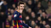 Bintang Barcelona, Lionel Messi, mengenakan satu di antara jersey ikonik klub.  (FOTO / La Liga)