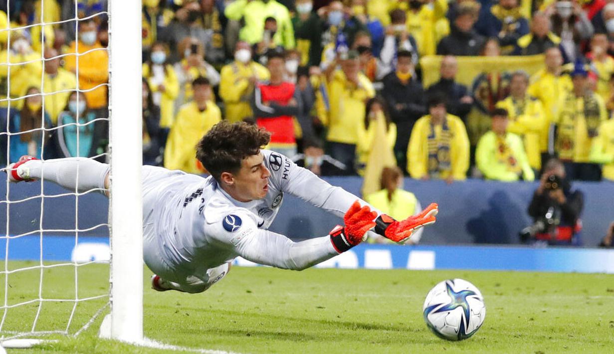 Masuknya Kepa jelang akhir laga memang sudah disiapkan khusus oleh pelatih untuk adu penalti. Perjudian ini tepat, Kepa terbukti bisa jadi pahlawan Chelsea dalam meraih trofi kali ini. (Foto: AP/Peter Morrison)
