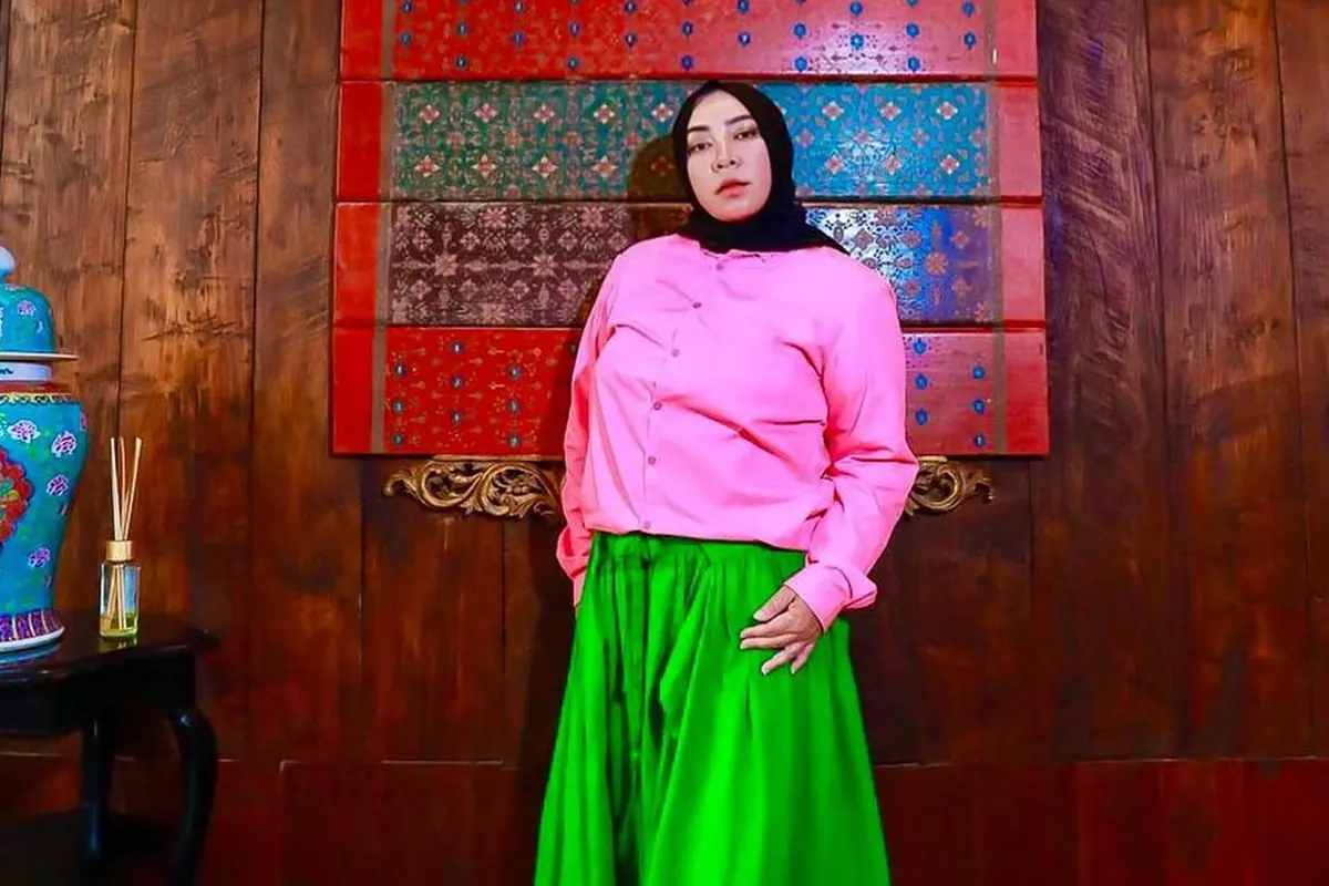 Makin Langsing, Ini 7 POtret Terbaru Melly Goeslaw yang Curi Perhatian