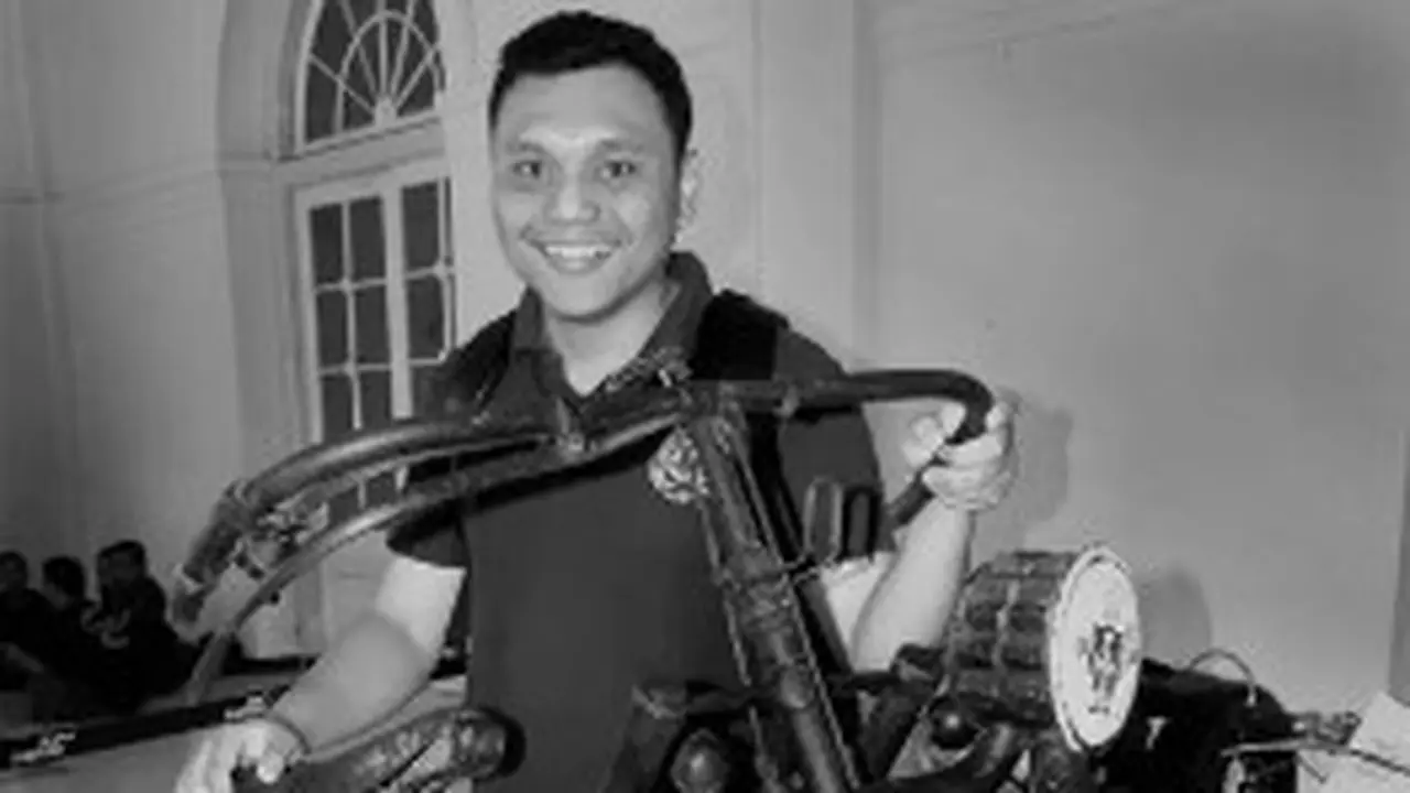 Motor Pertama
