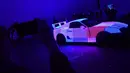 Sebuah mobil bagian dari produksi film Fast and Furious terparkir di sebuah gudang dekat Grantham di Lincolnshire, Inggris, Kamis (21/9). Lokasi ini akan dibuka untuk umum bagi yang ingin melihat langsung mobil-mobil tersebut. (BEN STANSALL/AFP)