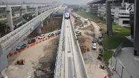 Kereta tanpa awak, Skytrain berada di jalur lintasan di Bandara Soekarno-Hatta, Tangerang, Selasa (15/8). Skytrain akan melayani penumpang dari Integrated Building, Terminal 1, Terminal 2, Terminal 3, dan arah sebaliknya. (Liputan6.com/Helmi Afandi)