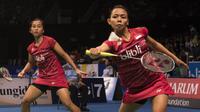 Della Destiara Haris/Rosyita Eka Putri Sari melangkah ke babak perempat final BCA Indonesia Open, Kamis (15/6/2017). (Bola.com/Vitalis Yogi Trisna)