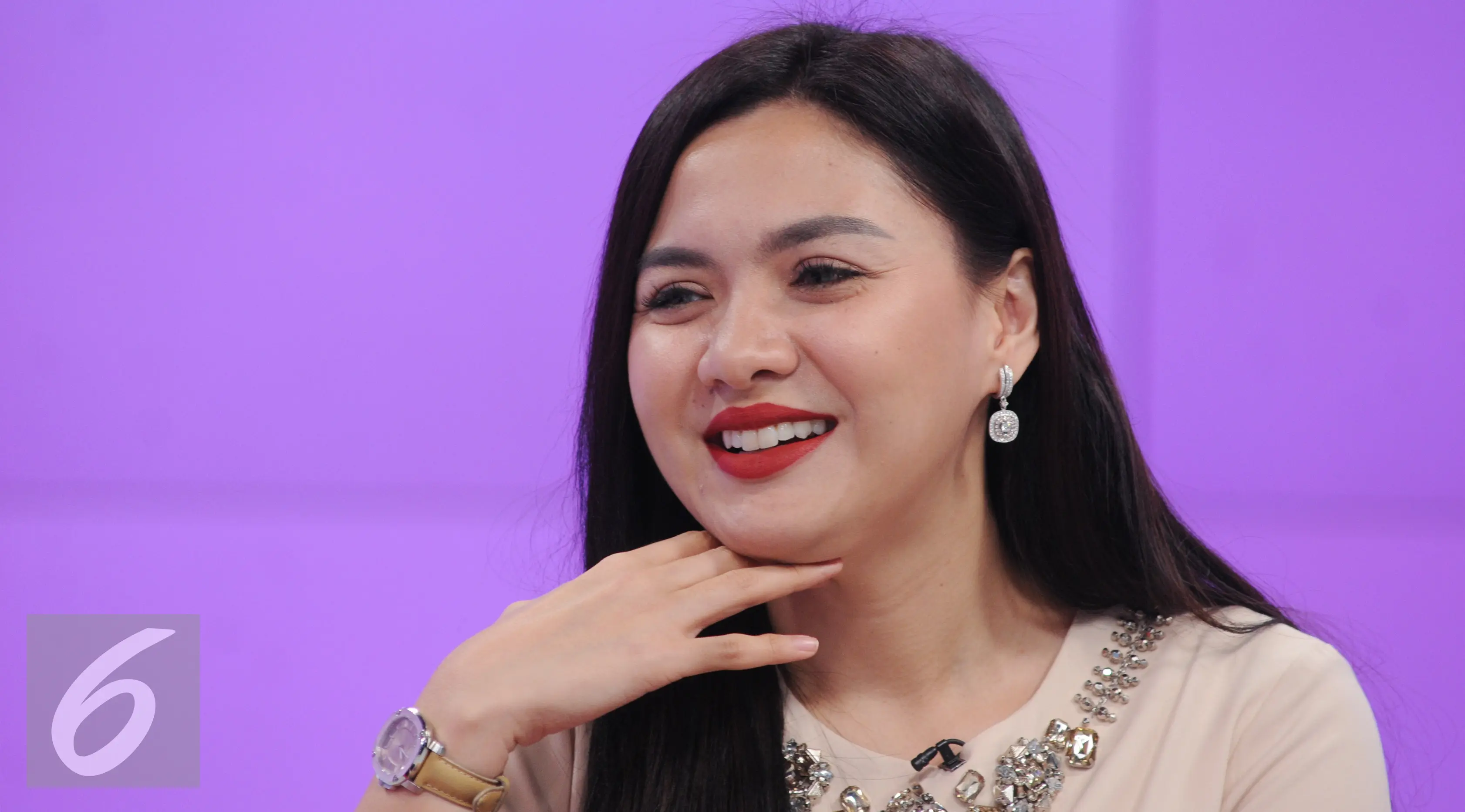 Vicky Shu saat menjadi bintang tamu di Dear Haters. (Liputan6.com/Fatkhur Rozaq)