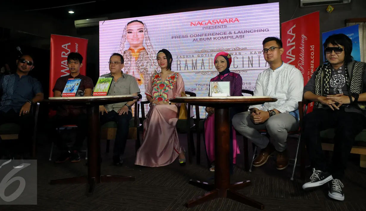 Penyanyi yang tergabung dengan lebel Nagaswara merilis album kompilasi religi berjudul RAMAdanCINTA. Dalam album tersebut, Zaskia Gotik membawakan dua lagu berjudul "Ramadhan" dan "Cintaku Karena Allah", Jakarta, Kamis (9/7). (Liputan6.com/Faisal R Syam)