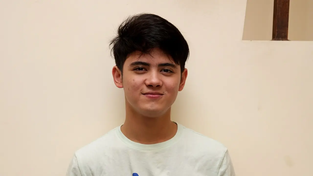 [Bintang] Pose Keren Aliando Syarief di Poster Film Pertaruhan