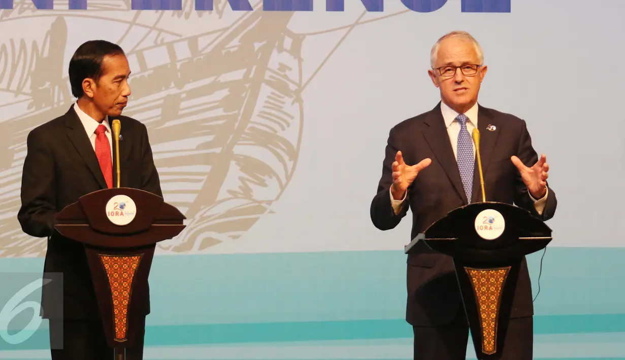 Presiden RI Joko Widodo dan PM Australia Malcom Turnbull saat memberikan keterangan pers terkait hasil KTT IORA 2017 di JCC, Jakarta, Selasa (7/3). KTT IORA 2017 menghasilkan kesepakatan Jakarta Concord. (Liputan6.com/Angga Yuniar)