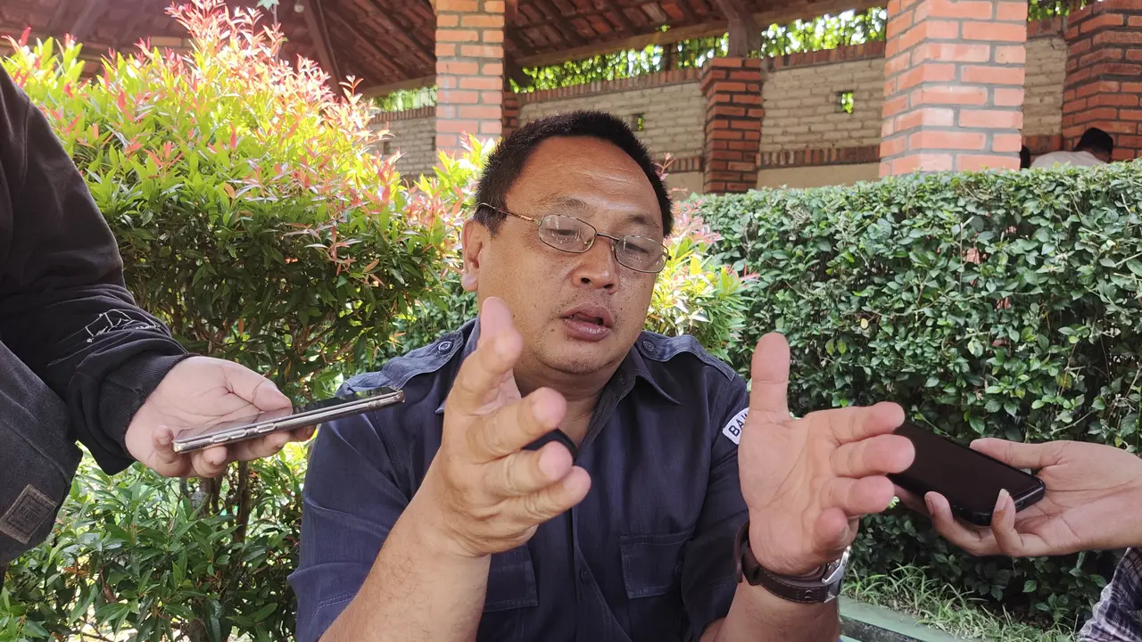 Komisioner Divisi Penanganan Perkara, Data, dan Informasi Bawaslu Kota Depok, Sulastio saat ditemui di Wisma Makara UI. (Liputan6.com/Dicky Agung Prihanto)