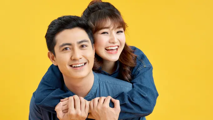 couple februari bersama bahagia