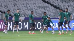Arab Saudi bakal menantang Timnas Indonesia dalam partai keenam Grup C putaran ketiga Kualifikasi Piala Dunia 2026 di Stadion Utama Gelora Bung Karno pada Selasa (19/11/2024) malam WIB. (Bola.com/M Iqbal Ichsan)