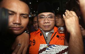 Untuk diketahui, Yaqut Cholil Qoumas merupakan tersangka dugaan tindak pidana korupsi terkait kuota haji untuk penyelenggaraan ibadah haji Indonesia tahun 2023-2024. Tampak dalam foto, mantan Menteri Agama, Yaqut Cholil Qoumas, saat dibawa menuju mobil tahanan di Gedung Merah Putih Komisi Pemberantasan Korupsi (KPK), Jakarta, Kamis (12/3/2026). (Liputan6.com/Helmi Fithriansyah)