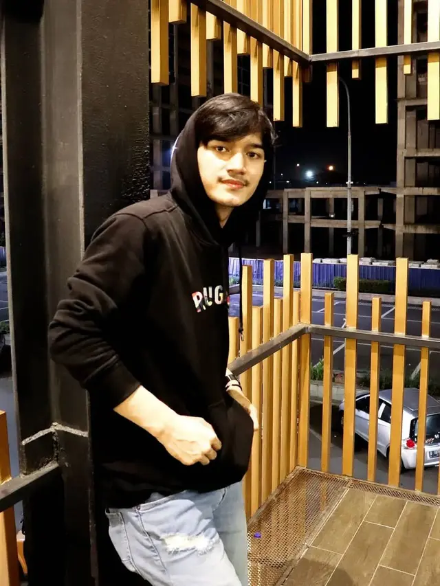 6 Potret Rivaldi, YouTuber yang Dikabarkan Dekat dengan Mayang Adik Vanessa Angel