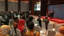 Menlu Retno LP Marsudi memberi kata sambutan saat membuka kegiatan peringatan ke-60 Konferensi Asia Afrika (KAA) dan peringatan ke-10 New Asian-African Strategic Partnership (NAASP) di gedung Kemlu, Jakarta, Senin (9/11). (Liputan6.com/Faizal Fanani)