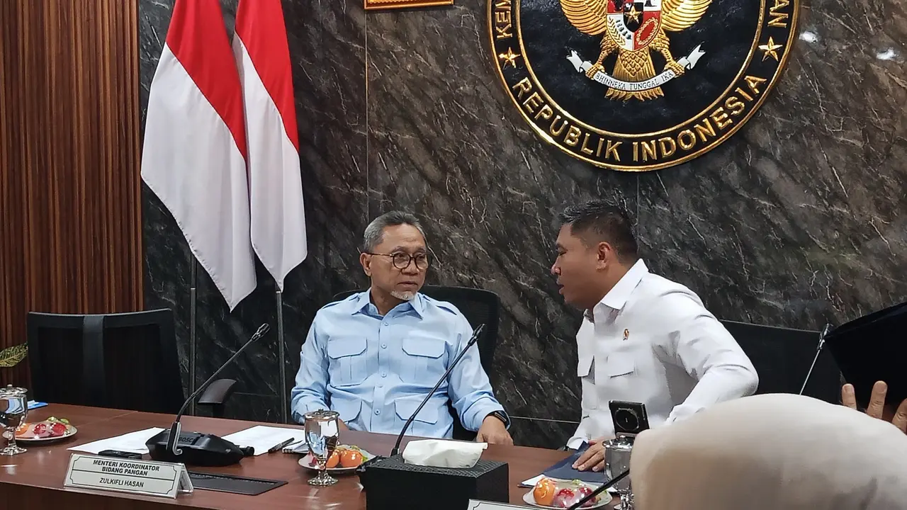 Menteri Koordinator Bidang Pangan Zulkifli Hasan dan Kepala Badan Gizi Nasional (BGN) Sudaryono