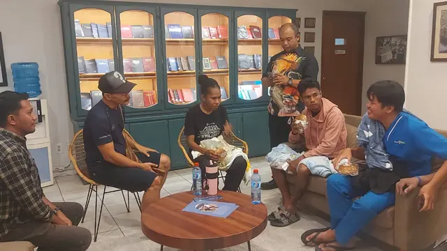 Guru dan tenaga kesehatan dievakuasi ke Jayapura pascainsiden penembakan pesawat Smart Air.