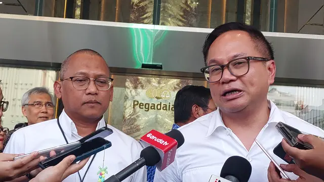 Wakil Menteri BUMN Kartika Wirjoatmodjo di sela Peresmian Gedung The Gade Tower, Jakarta, Selasa (7/5/2024). Kartika menjelaskan mengenai produksi emas batangan BUMN. (Arief/Liputan6.com)
