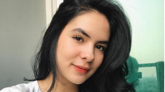 Mengenal Steffi Zamora, Artis yang dekat dengan Anak Iis 